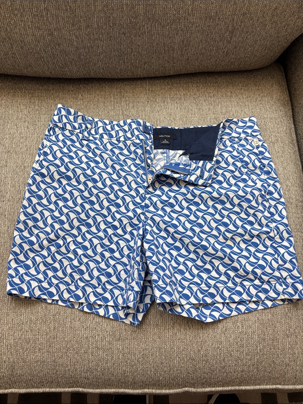 Nautica Blue Geometric Women‘s shorts Size 8